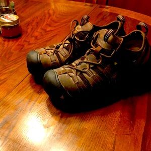 Keen mens hiking shoes